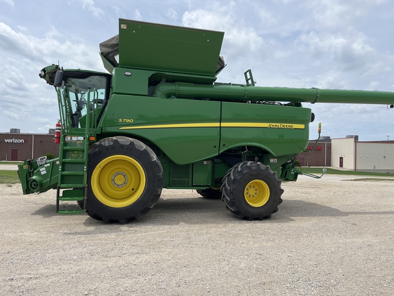 2023 John Deere S790 Combine