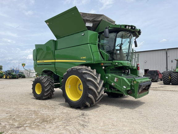 2023 John Deere S790 Combine