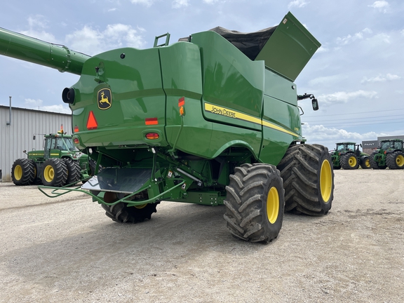 2023 John Deere S790 Combine