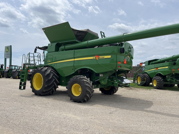 2023 John Deere S790 Combine