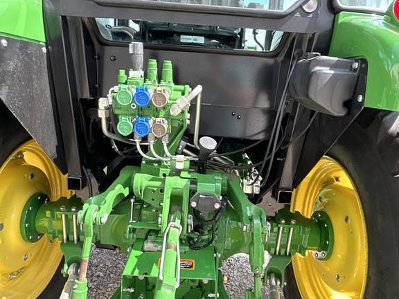 2016 John Deere 5100E Tractor