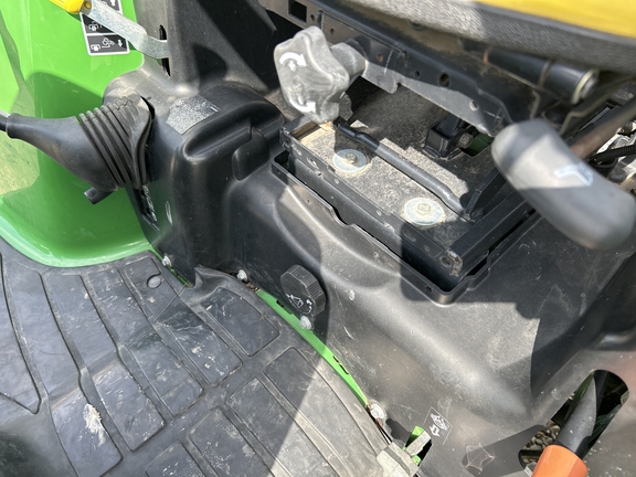 2017 John Deere 3039R Tractor Compact