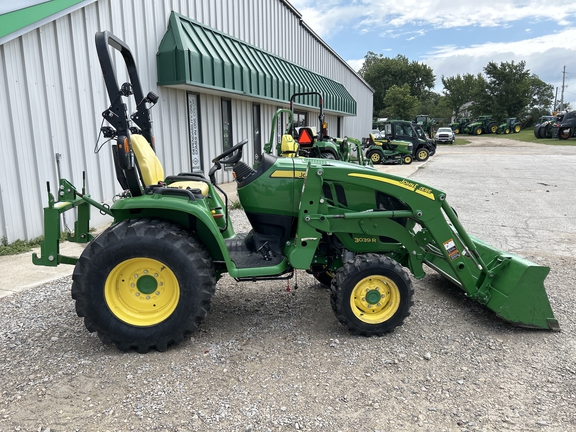 2017 John Deere 3039R Tractor Compact