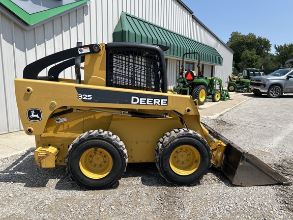 2009 John Deere 325 Skid Steer Loader