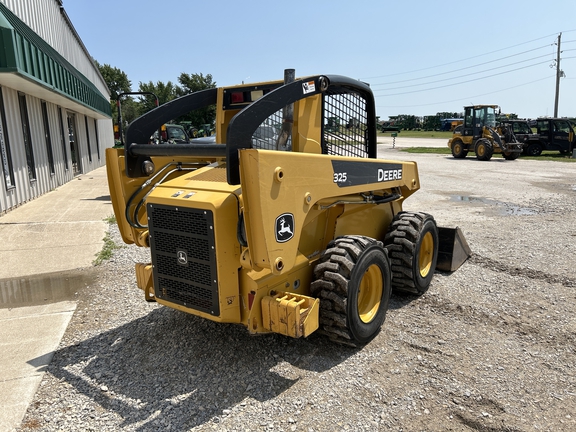 2009 John Deere 325 Skid Steer Loader