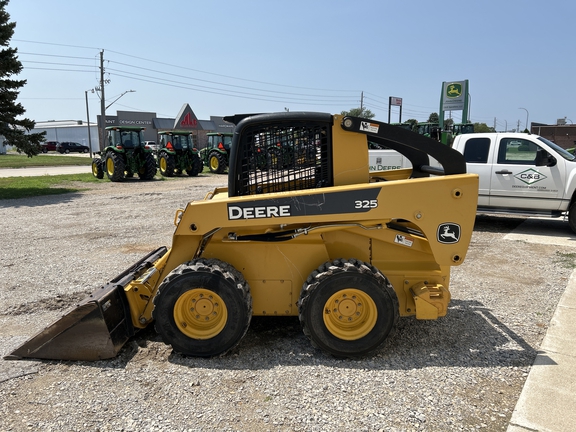 2009 John Deere 325 Skid Steer Loader