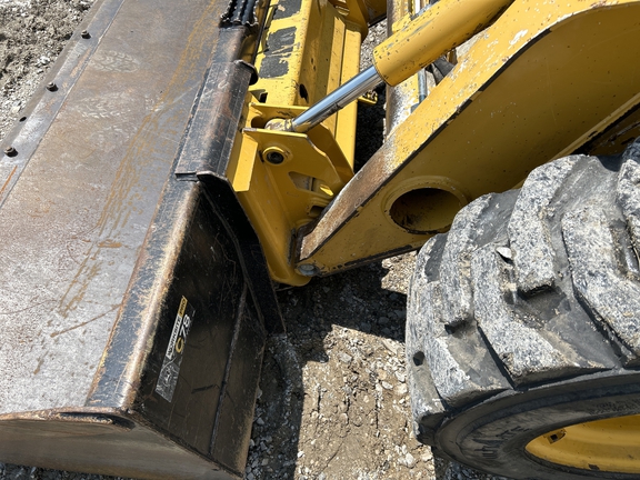 2009 John Deere 325 Skid Steer Loader