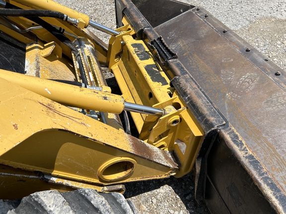 2009 John Deere 325 Skid Steer Loader