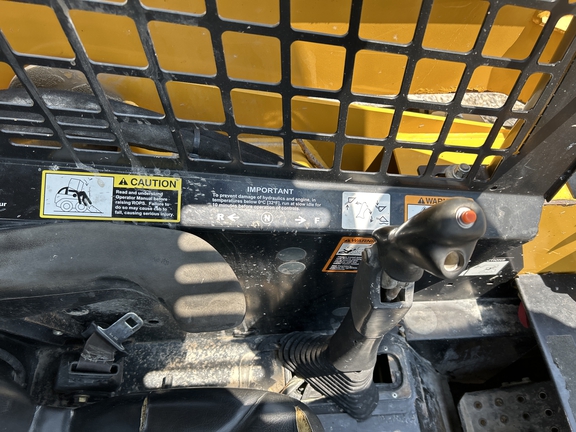 2009 John Deere 325 Skid Steer Loader