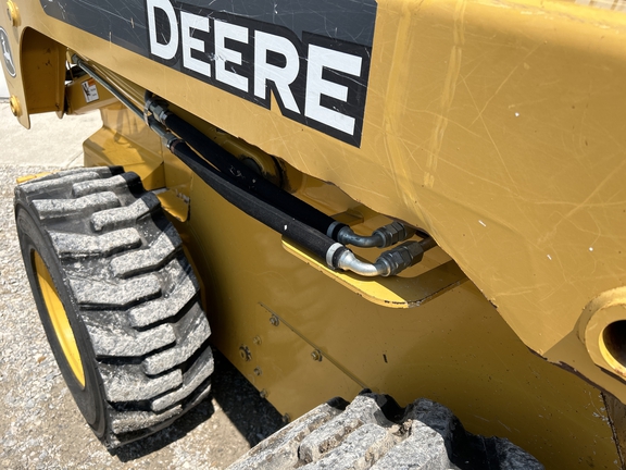 2009 John Deere 325 Skid Steer Loader