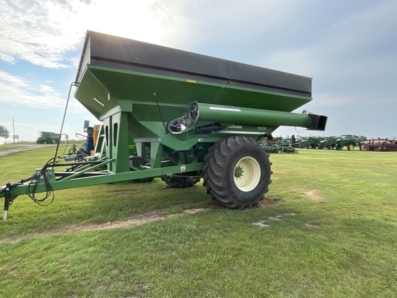 2011 Parker 1039 Grain Cart