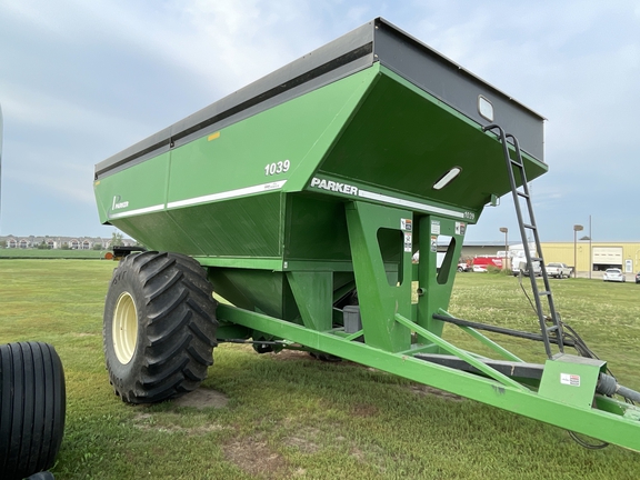 2011 Parker 1039 Grain Cart