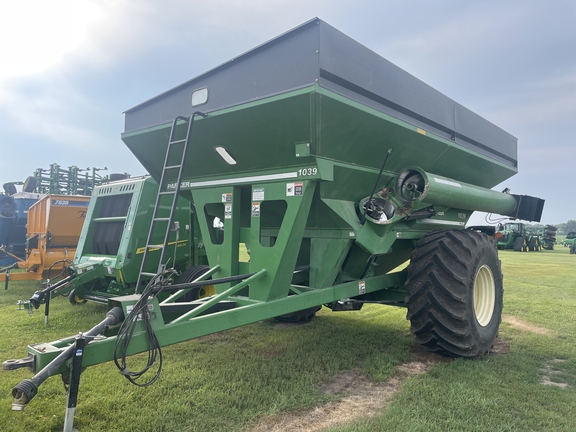 2011 Parker 1039 Grain Cart