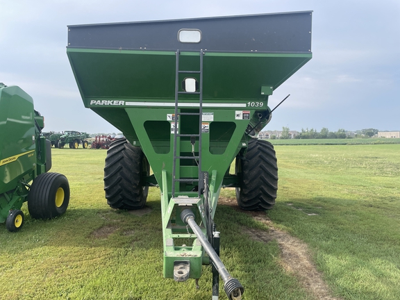 2011 Parker 1039 Grain Cart