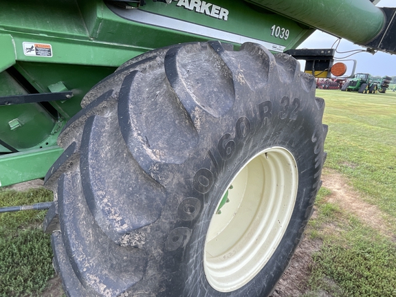 2011 Parker 1039 Grain Cart