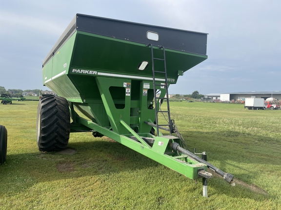 2011 Parker 1039 Grain Cart