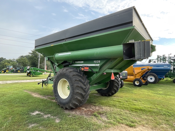 2011 Parker 1039 Grain Cart