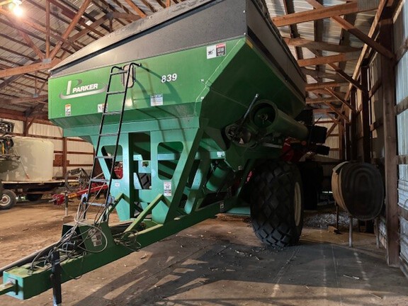 2011 Parker 839 Grain Cart