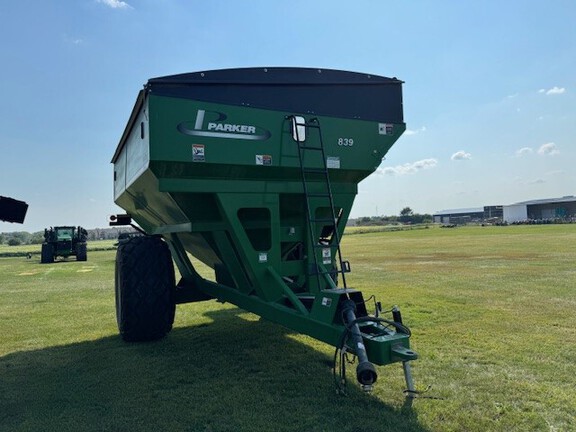 2011 Parker 839 Grain Cart