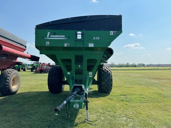 2011 Parker 839 Grain Cart