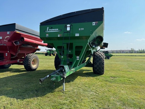 2011 Parker 839 Grain Cart