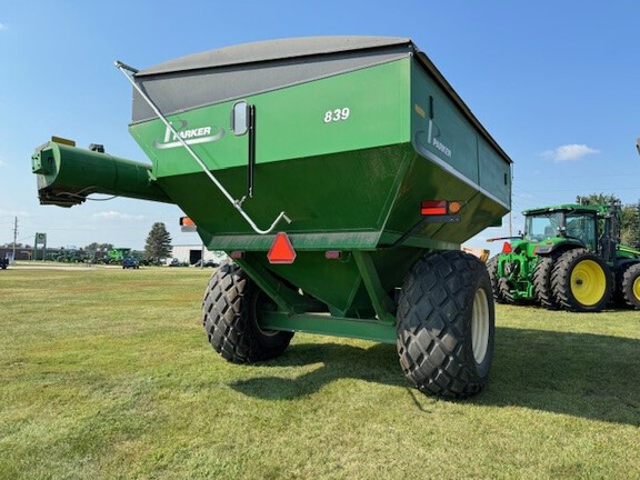 2011 Parker 839 Grain Cart