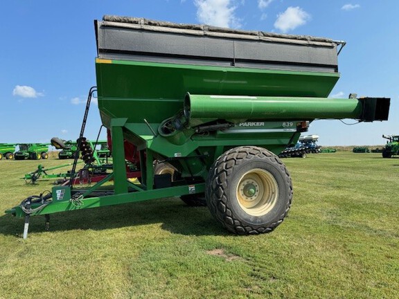 2011 Parker 839 Grain Cart