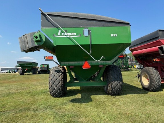 2011 Parker 839 Grain Cart