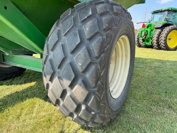 2011 Parker 839 Grain Cart