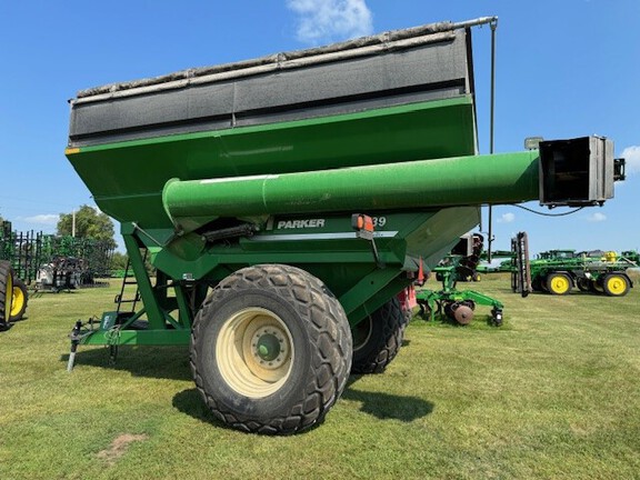 2011 Parker 839 Grain Cart