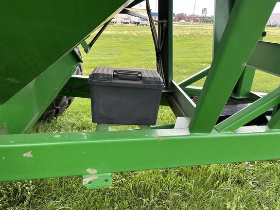 2011 Parker 839 Grain Cart