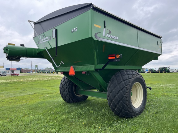 2011 Parker 839 Grain Cart