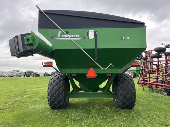 2011 Parker 839 Grain Cart