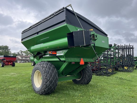 2011 Parker 839 Grain Cart