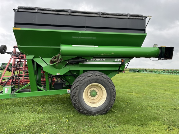 2011 Parker 839 Grain Cart
