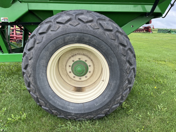 2011 Parker 839 Grain Cart
