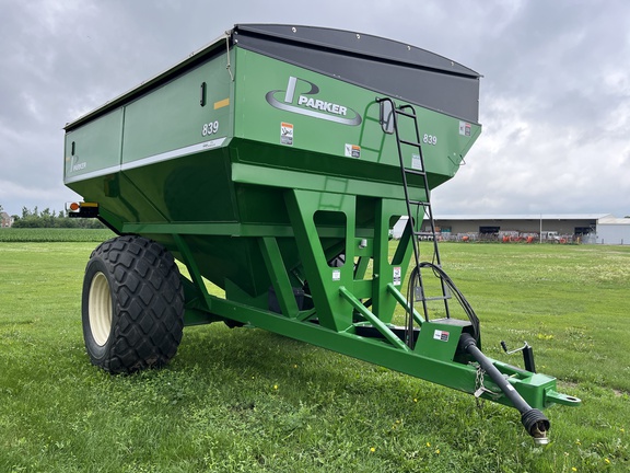 2011 Parker 839 Grain Cart