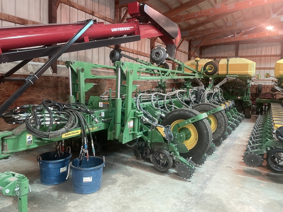 2022 John Deere 1775NT Planter