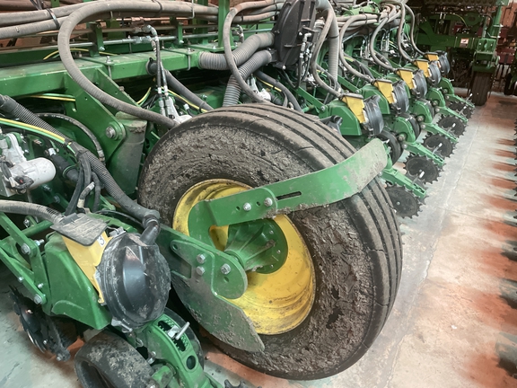 2022 John Deere 1775NT Planter