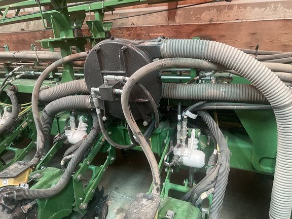 2022 John Deere 1775NT Planter