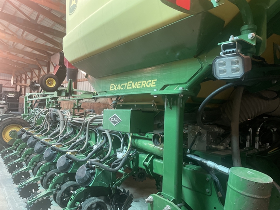 2022 John Deere 1775NT Planter