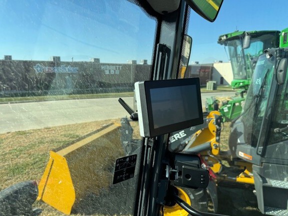 John Deere 324 P Compact Utility Loader