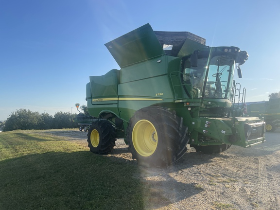 2024 John Deere S790 Combine