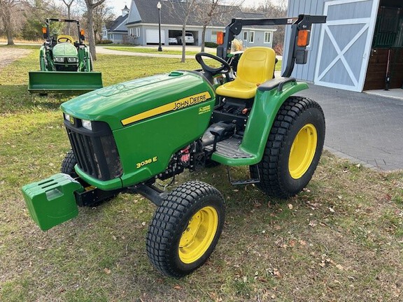 2016 John Deere 3038E Tractor Compact