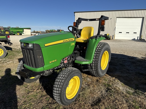 2016 John Deere 3038E Tractor Compact