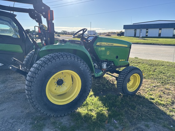 2016 John Deere 3038E Tractor Compact