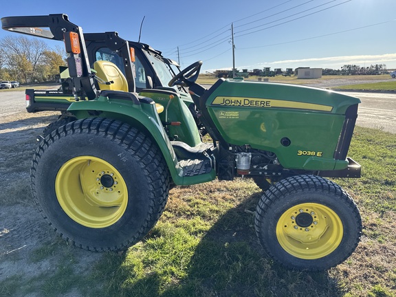 2016 John Deere 3038E Tractor Compact