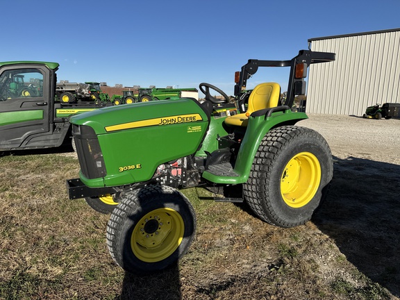 2016 John Deere 3038E Tractor Compact