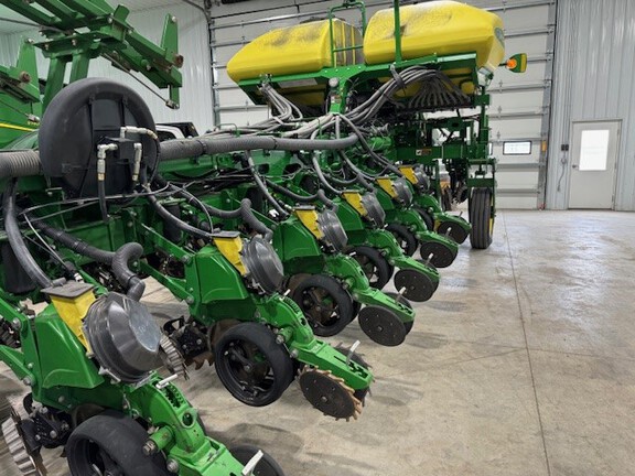 2015 John Deere 1775NT Planter