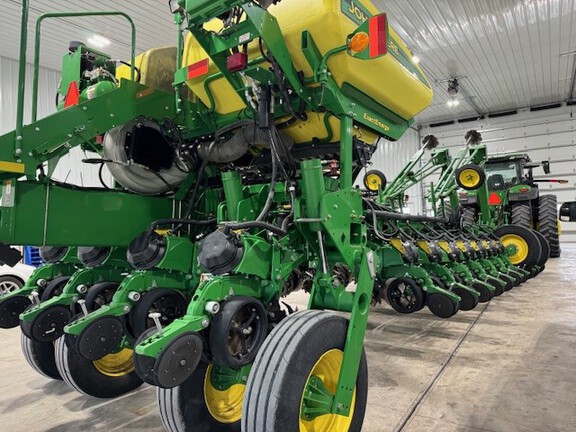 2015 John Deere 1775NT Planter